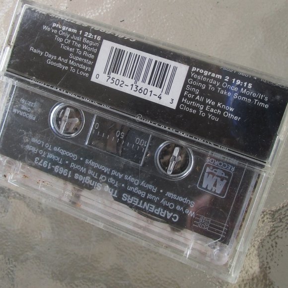 Carpenters, The Singles 1969-1973 . Cassette Tape - Picture 2 of 3